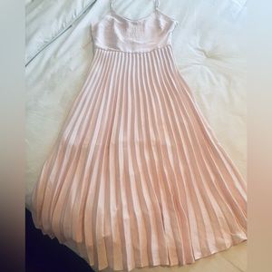Beautiful silky and flowy pleated dress. Size S.